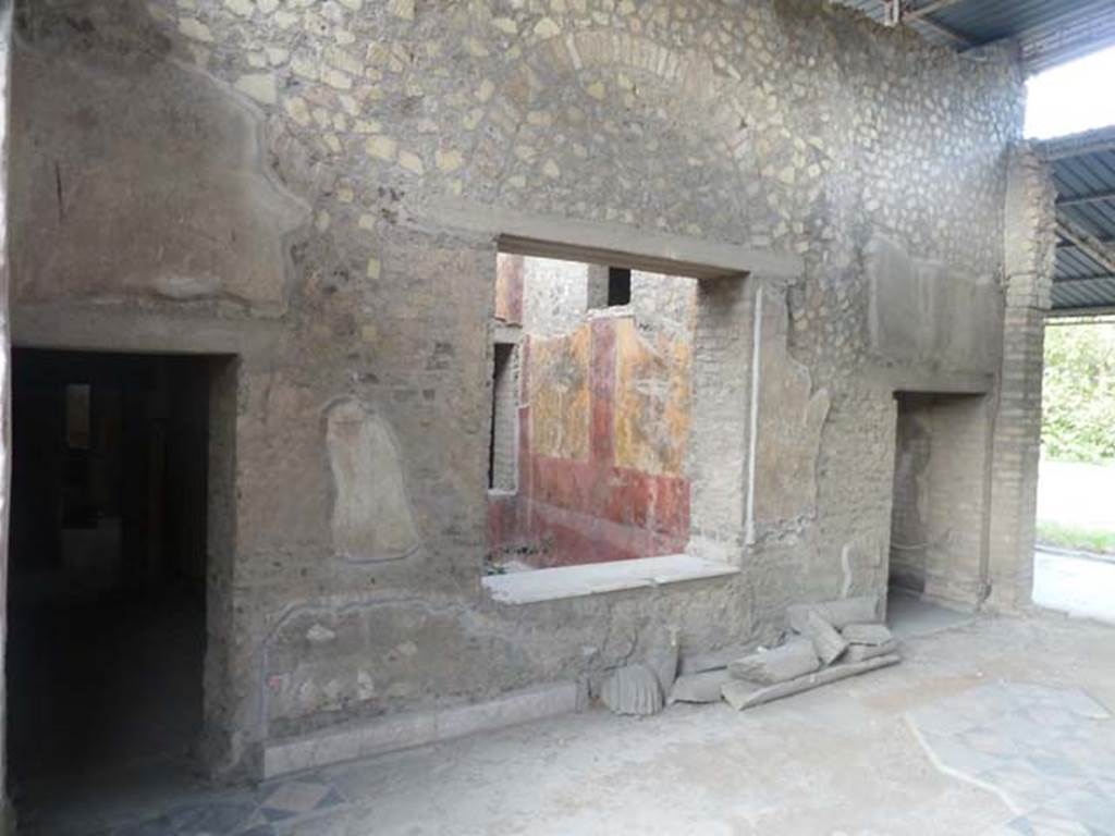 Oplontis, September 2015. Room 69, north wall with doorway to corridor 71, window to room 70, and doorway to room 72.