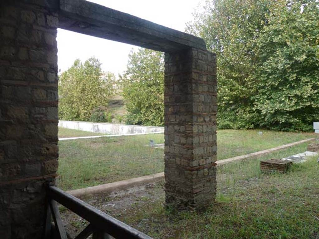 Oplontis, September 2015. Room 81, looking north-east towards area 85 through pilasters, at the south end of the swimming pool, 