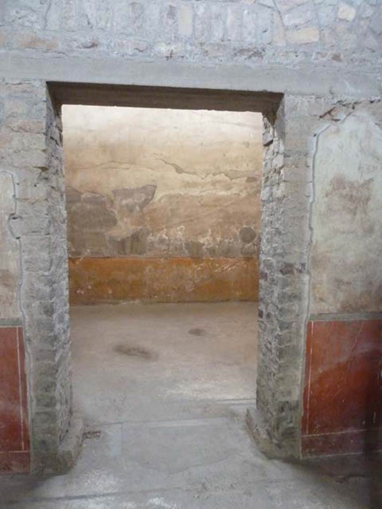 Oplontis, September 2015. Room 89, doorway in west wall of room 90. Looking west.

