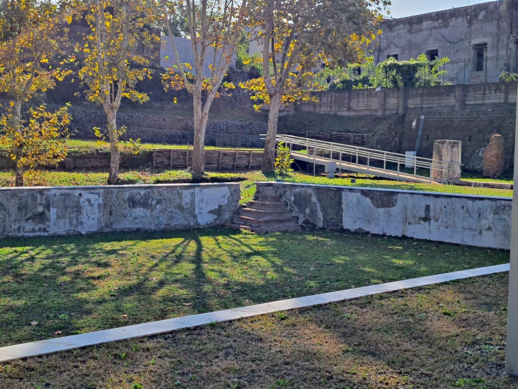 Oplontis Villa of Poppea, October 2023. Area 92, on right, looking south-east across pool 96. Photo courtesy of Giuseppe Ciaramella. 