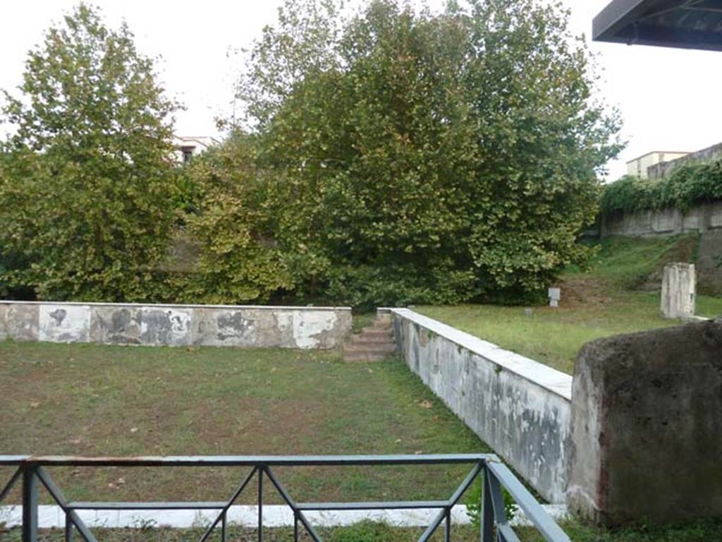 Oplontis, September 2015. Looking east across south end of swimming pool.