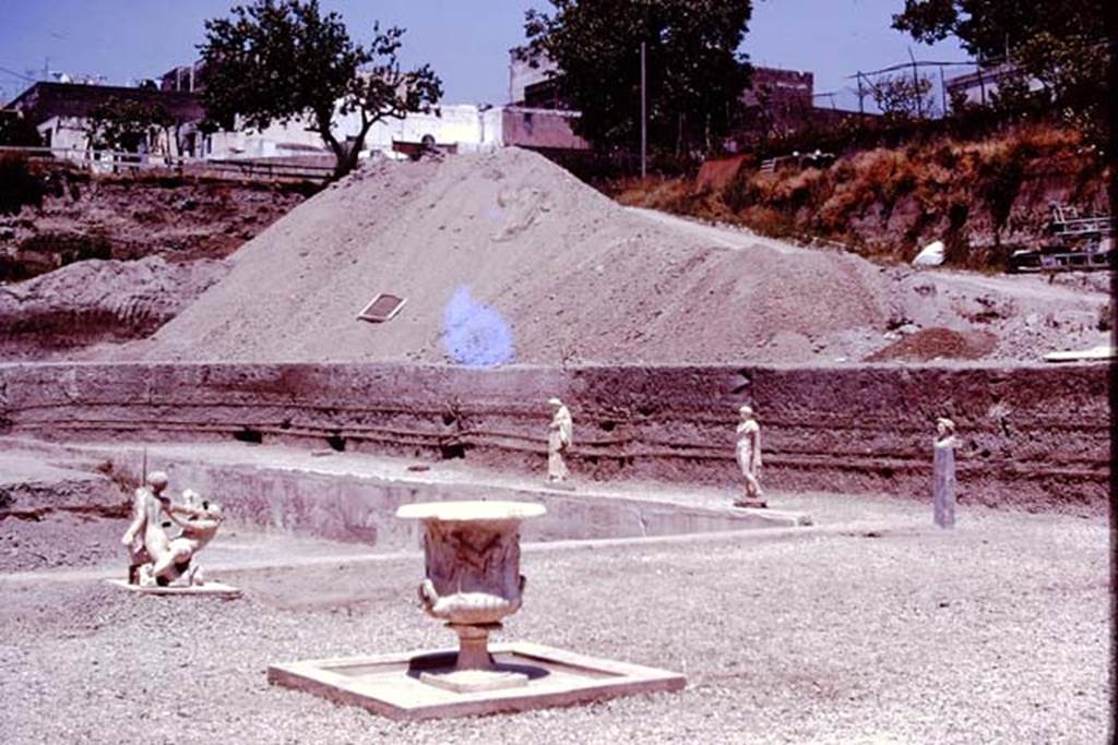 Oplontis, 1978. Area 92, looking north-east across pool, with statues in their original places. Photo by Stanley A. Jashemski.   
Source: The Wilhelmina and Stanley A. Jashemski archive in the University of Maryland Library, Special Collections (See collection page) and made available under the Creative Commons Attribution-Non Commercial License v.4. See Licence and use details. J78f0076
