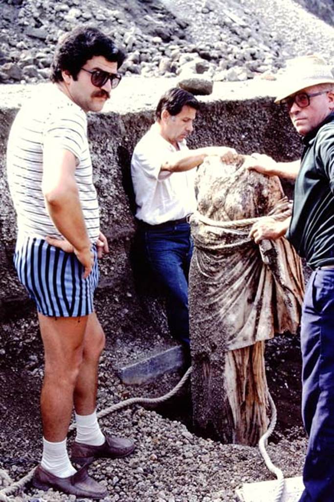 Oplontis Villa of Poppea, July 1983. Headless statue of Nike being made ready for removal. 
Source: The Wilhelmina and Stanley A. Jashemski archive in the University of Maryland Library, Special Collections (See collection page) and made available under the Creative Commons Attribution-Non Commercial License v.4. See Licence and use details. Oplo0153
