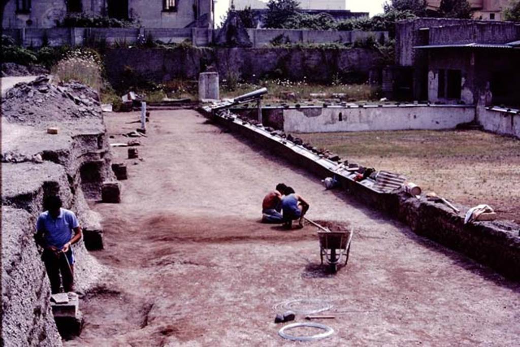 Oplontis, c.1983 or 1984. Looking south from near statue base X. The windows of room 78 with their painted plaster, on the west portico, can be seen on the right.
Source: The Wilhelmina and Stanley A. Jashemski archive in the University of Maryland Library, Special Collections (See collection page) and made available under the Creative Commons Attribution-Non Commercial License v.4. See Licence and use details. Oplo0127
