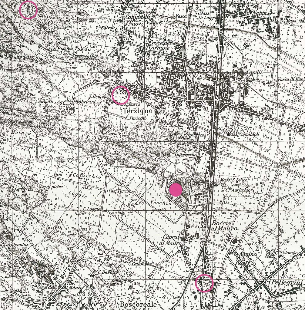 Terzigno, cortile Ferrara, Contrada Avini. Terzigno archaeological discoveries location plan.
Top left circle is Località San Pietro discovered in 1992.
Lower circle is remains in Contrada Avini discovered in 1976.
The solid circle is Villas 1, 2, 6 and other remains in Cava Ranieri, Bocca al Mauro.
