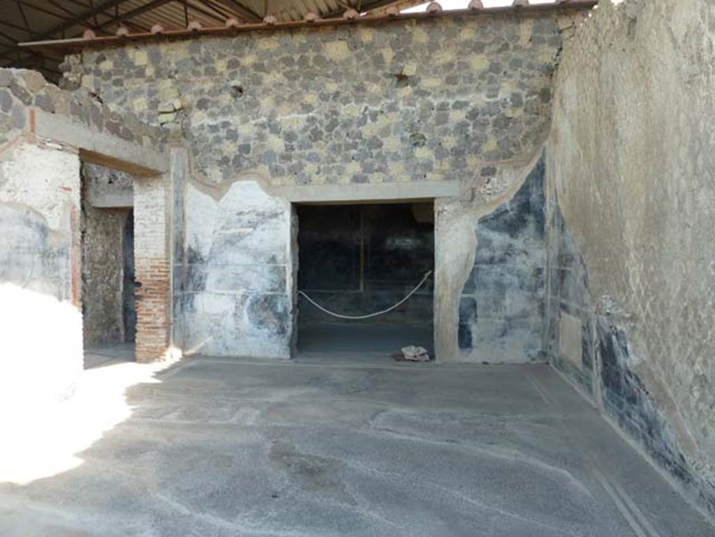 Stabiae, Secondo Complesso, June 2019. Room 17, south-west corner and remaining zoccolo of west wall.
Photo courtesy of Buzz Ferebee.
