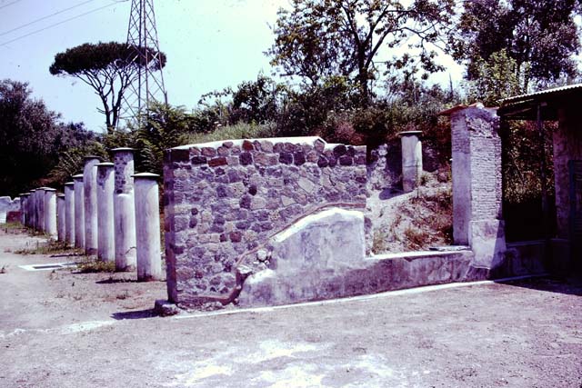 Stabiae, Secondo Complesso (Villa B), September 2015. Room 13, remains of central painting in south wall. 