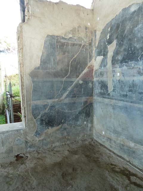 Stabiae, Secondo Complesso (Villa B), September 2015.Marble threshold in doorway in west wall, between rooms 13 and 14.