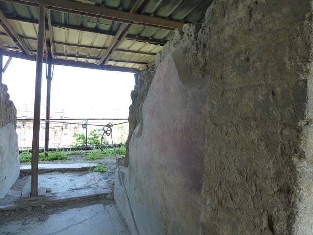 Stabiae, Secondo Complesso (Villa B), September 2015. Room 9, opening onto north portico, looking north-east.