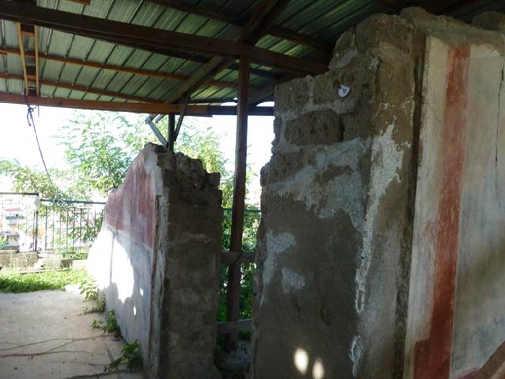 Stabiae, Secondo Complesso (Villa B), September 2015. Corridor 4, east wall with doorway to room 3, from north portico.  