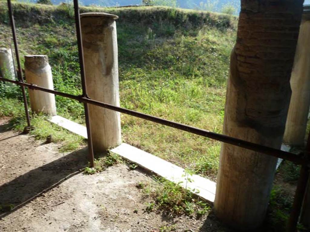 Stabiae, Secondo Complesso (Villa B), September 2015. Room 1, looking into unexcavated on west side, from east portico.