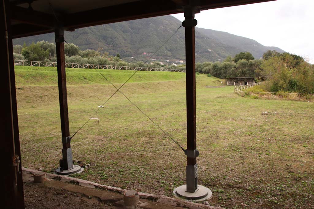 Stabiae, Villa Arianna, October 2020. Looking west across large peristyle/palestra. Photo courtesy of Klaus Heese.