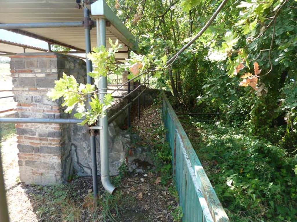 Stabiae, Villa Arianna, September 2015. Looking west across area of rooms P, Q and V.