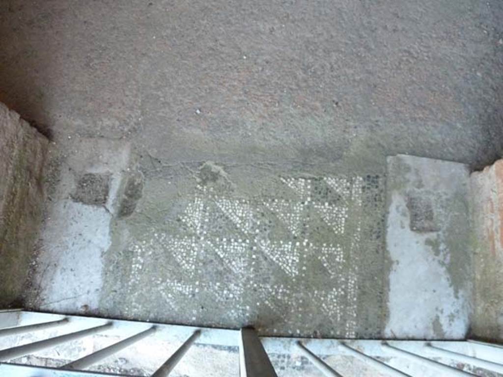 Stabiae, Villa Arianna, September 2015. Room F, threshold to doorway.