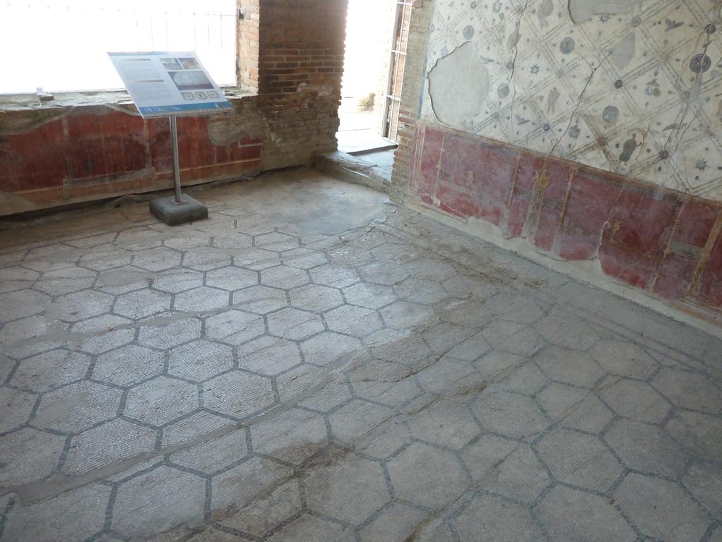 Stabiae, Villa Arianna, September 2015. Room 9, looking towards north-east corner, and doorway to corridor 8.