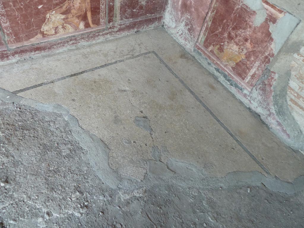 Stabiae, Villa Arianna, September 2015. Room 2, floor in south-east corner.