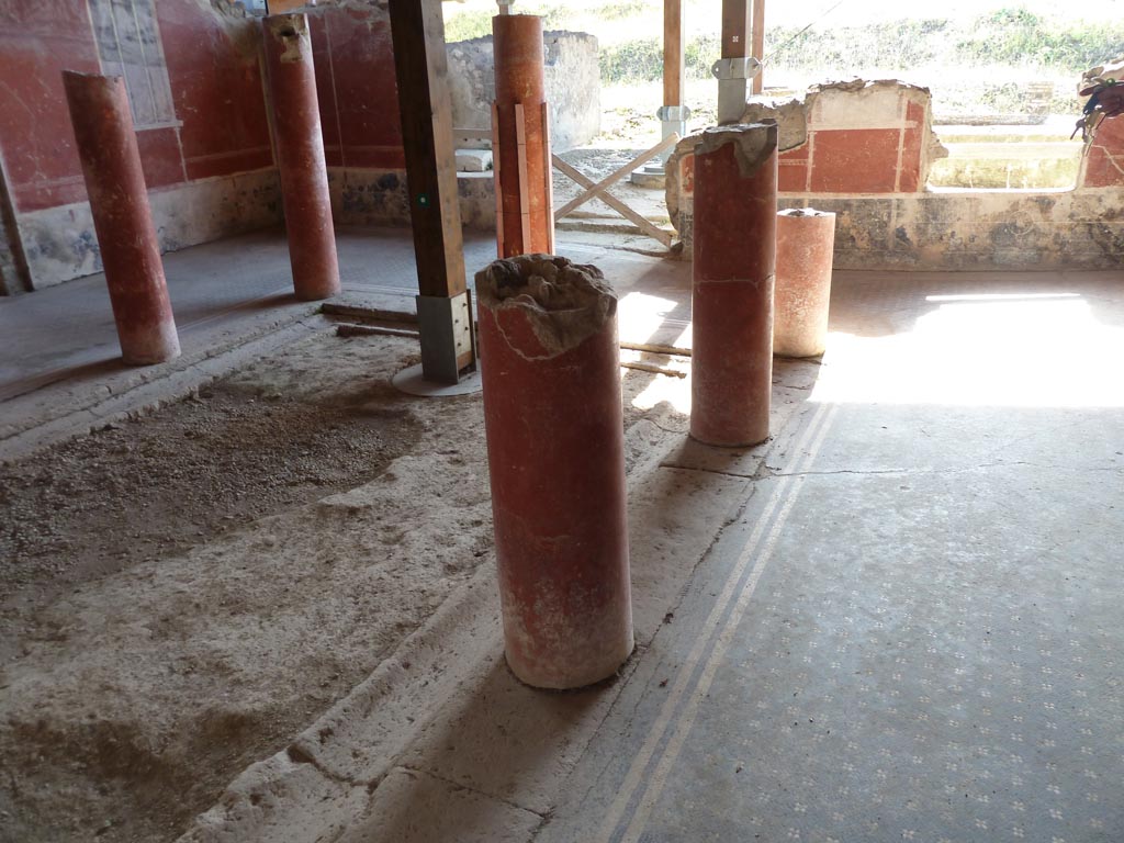 Stabiae, Villa Arianna, September 2015. W30, looking west across north portico of small peristyle W29. 