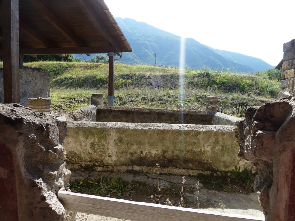 Stabiae, Villa Arianna, September 2015. 
W30, looking west from portico towards light-yard of tunnel leading from the villa down to the beach/sea-shore.
