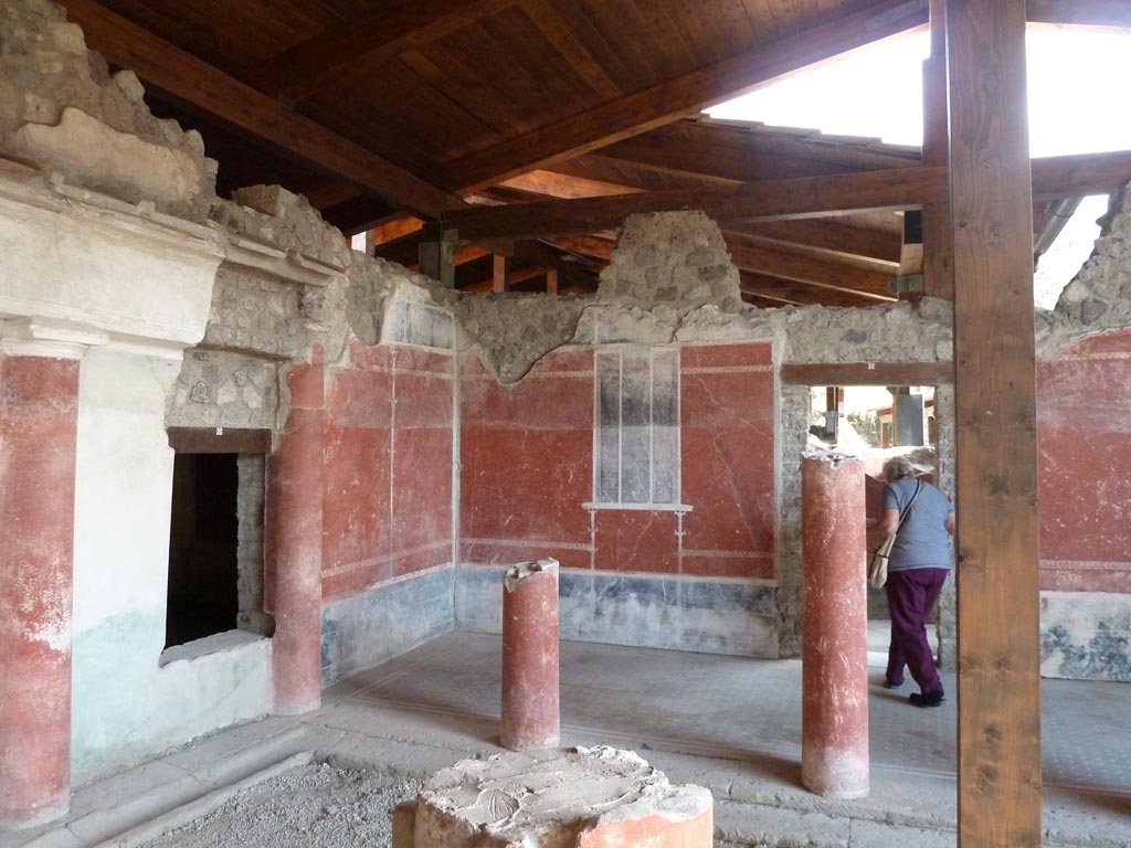 Stabiae, Villa Arianna, September 2015. 
W30, looking towards south wall with doorway leading to corridor W27, and across small peristyle W29 to the south-east corner.
