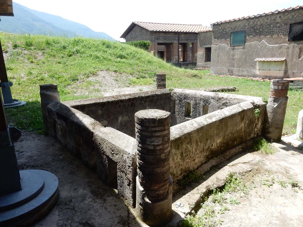 Stabiae, Villa Arianna, June 2019. Looking north-west across light-yard above ramp 76. Photo courtesy of Buzz Ferebee.