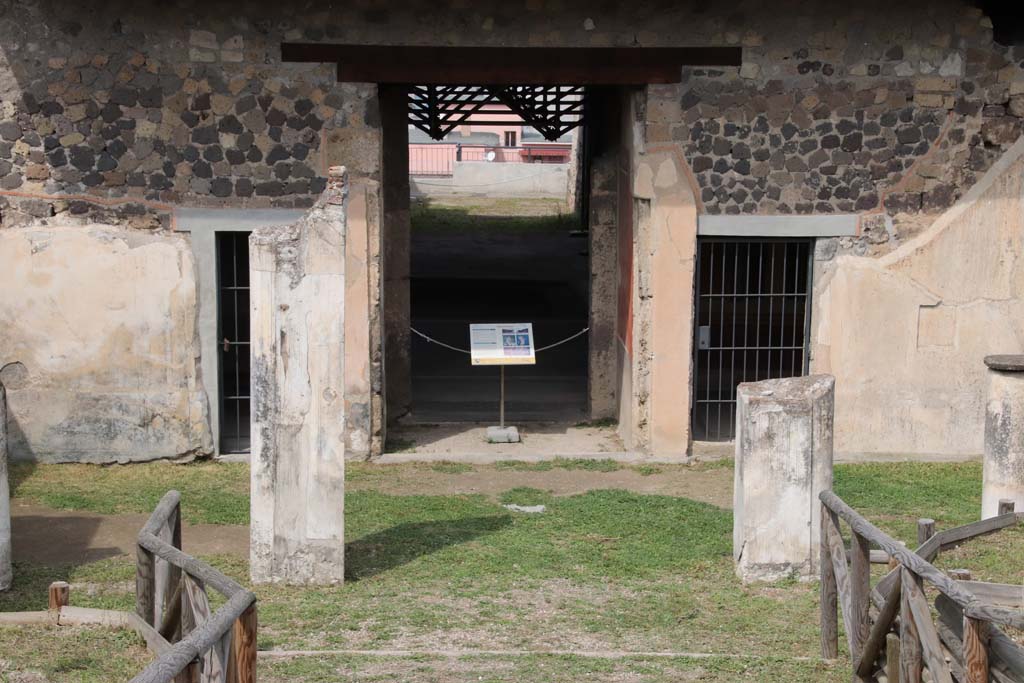 Stabiae, Villa Arianna, September 2015. Room 44, doorway from north portico.