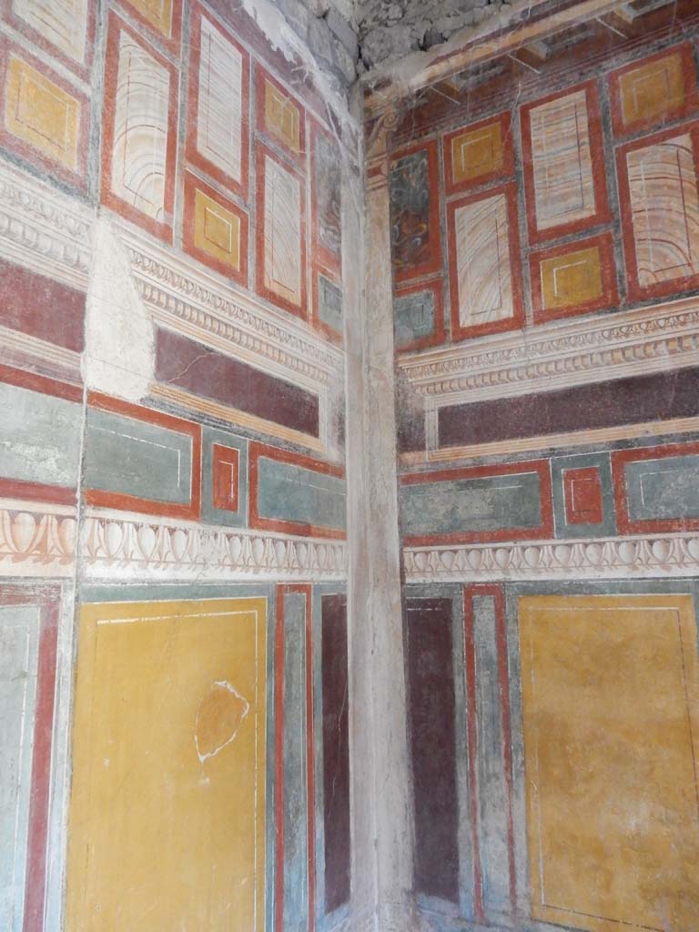 Villa Arianna, April 2005. Room 45, painted decoration from the north-east corner. 
Photo courtesy of Michael Binns.
