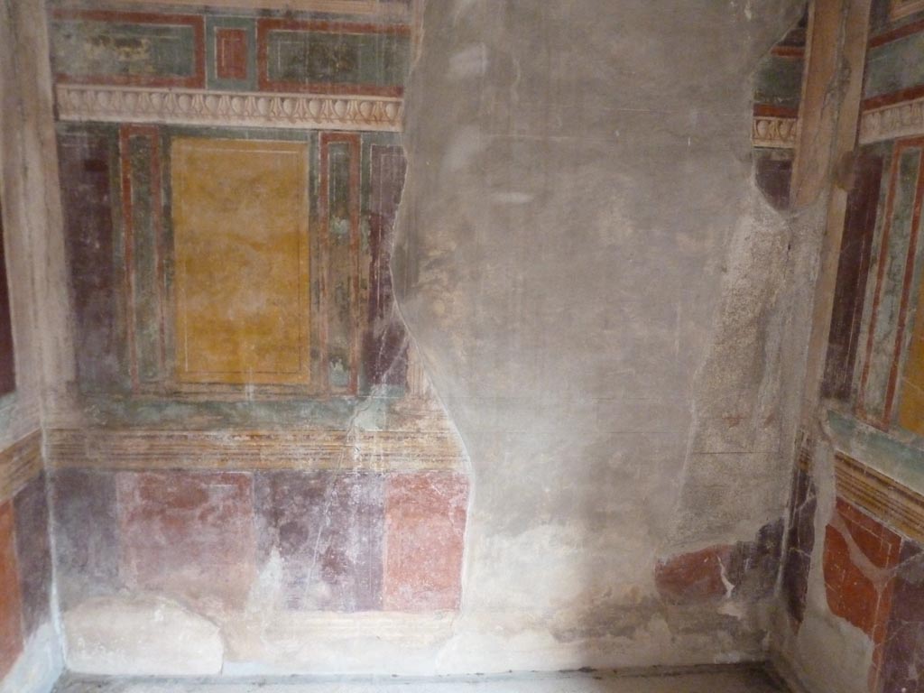 Stabiae, Villa Arianna, September 2015. Room 45, upper south wall.