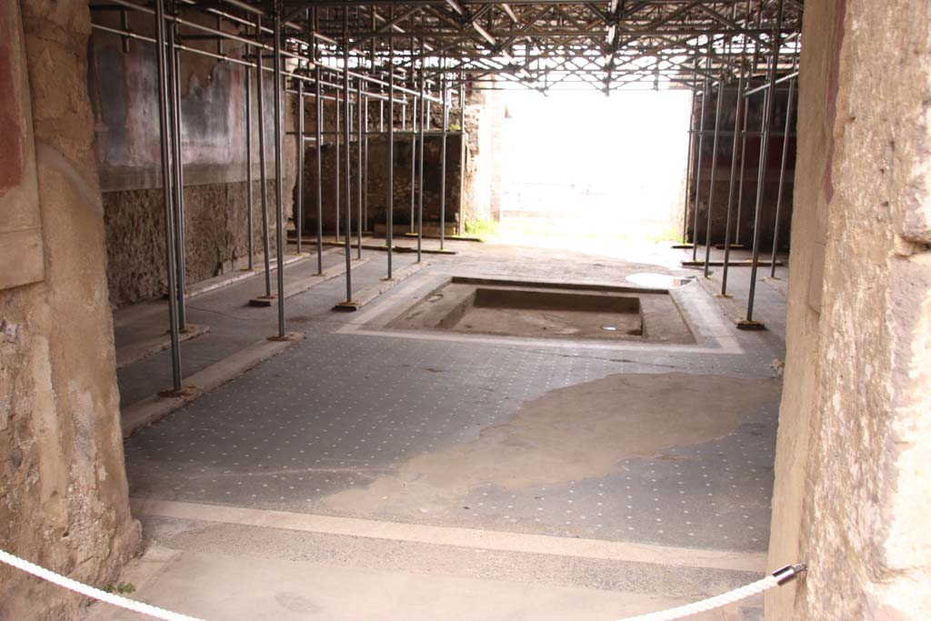 Stabiae, Villa Arianna, October 2020. Room 24, looking north across impluvium in atrium. Photo courtesy of Klaus Heese.