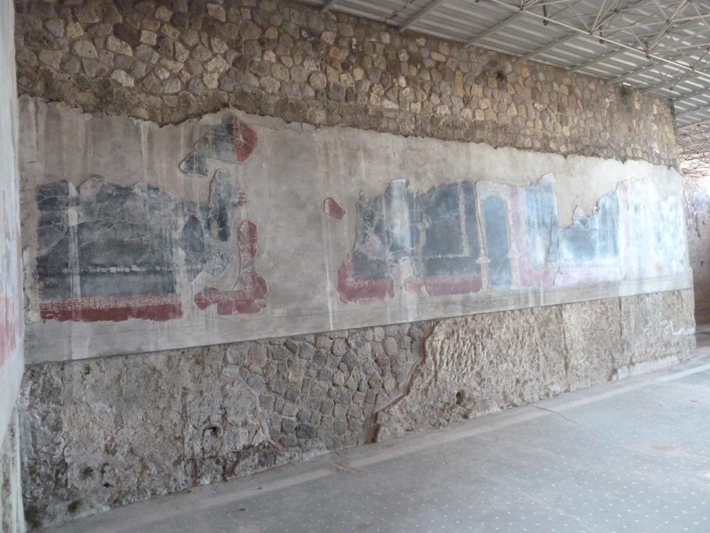 Stabiae, Villa Arianna, October 2020. Room 24, detail from middle of west wall. Photo courtesy of Klaus Heese.