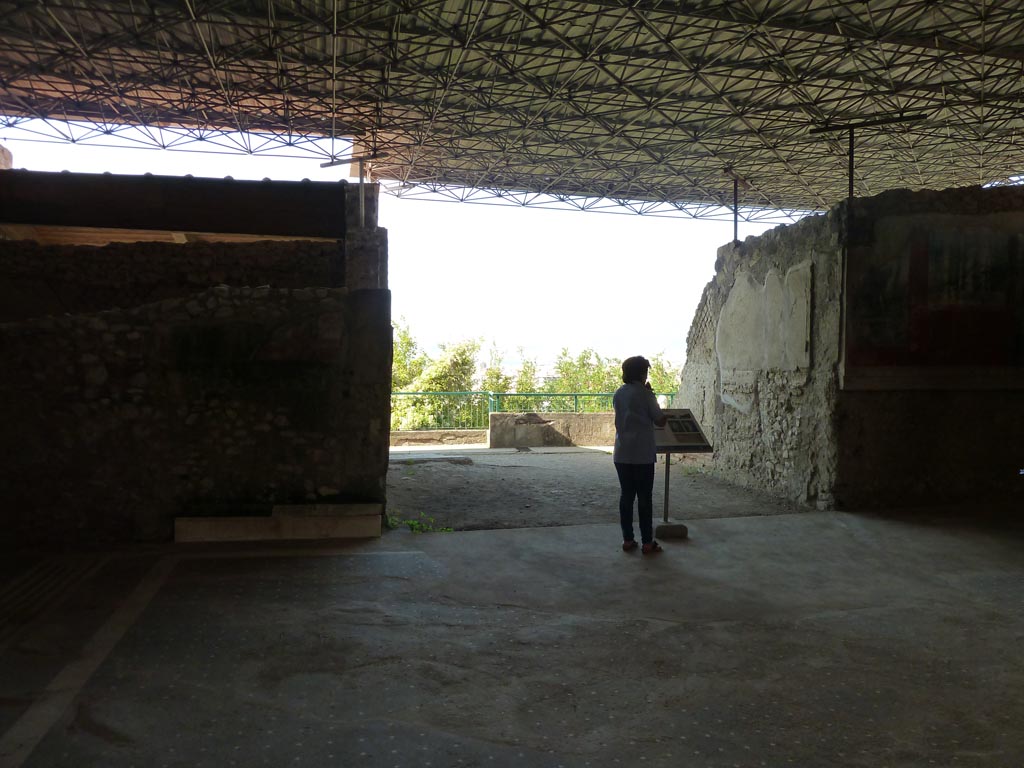 Stabiae, Villa Arianna, September 2015. Room 24, podiums/altars in north-east corner of atrium.