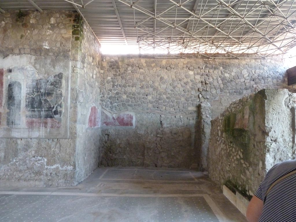 Stabiae, Villa Arianna, September 2015. Room 23, doorway to cubiculum in north wall of west ala.