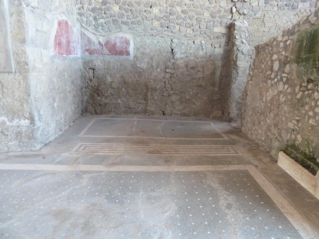 Stabiae, Villa Arianna, September 2015. Room 23, threshold of doorway.