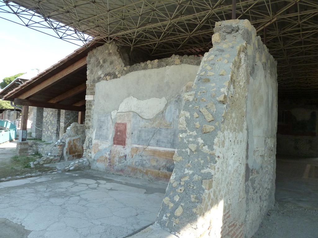 Stabiae, Villa Arianna, September 2015. Room 42, looking south-east from tablinum, room 18.