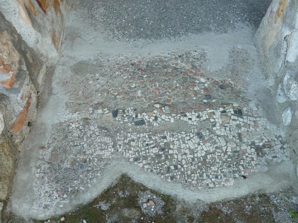 Stabiae, Villa Arianna, September 2015. Room 40, entrance doorway and mosaic floor.