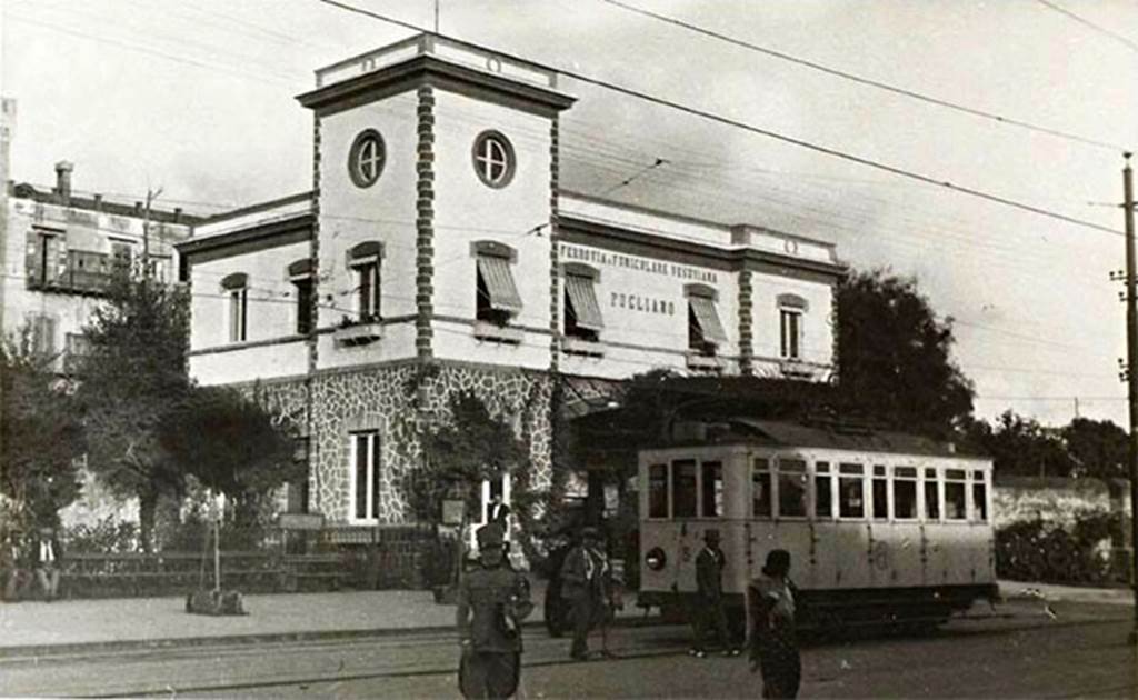 Vesuvius light railway. The starting station at Pugliano near Resina.
Photo courtesy of www.vesuvioinrete.it

