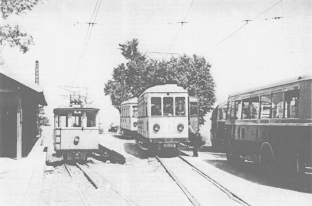 Vesuvius light railway. Bus and shuttle train interchange at Eremo-Observatory.
By 1953 the improved road was complete as far as the Hotel Eremo-Observatory and the excursion coaches from Naples and regular bus from Pugliano could bring people to this point, where they changed to a shuttle train for the last 2,1 km until the chair lift. A rack locomotive pushed two cars, usually 6 and 7 up from the depot each morning and stayed at Eremo all day until the convoy returned home at night. 