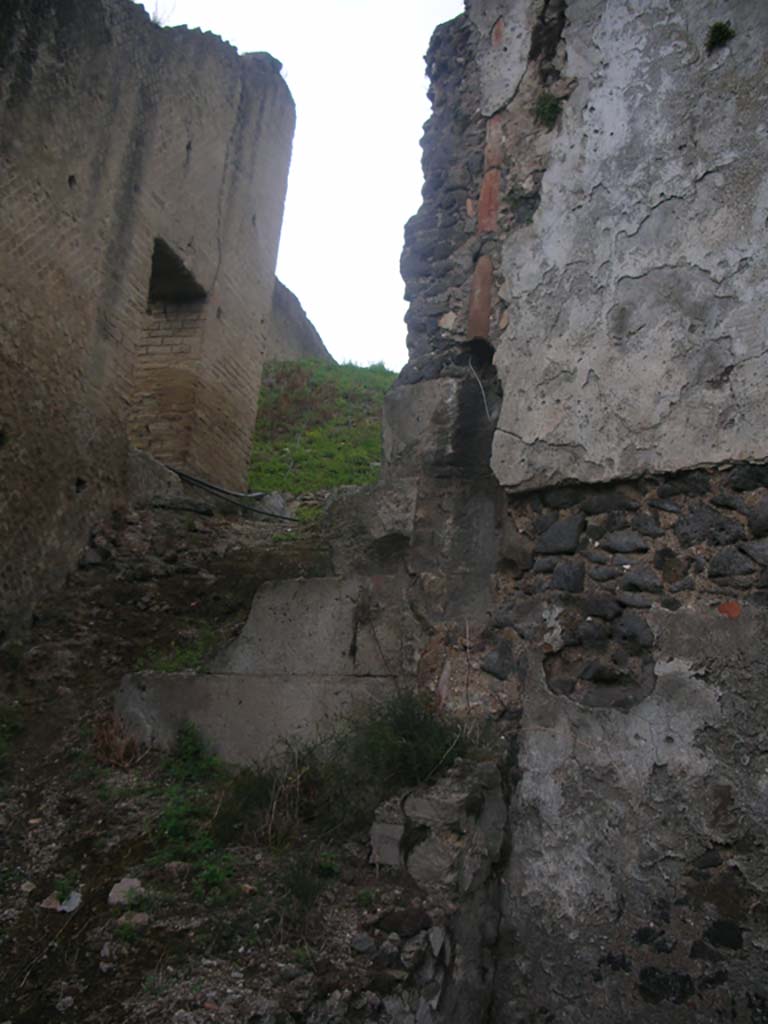 VIII.2.A Pompeii. May 2010. Detail of walling at west end. Photo courtesy of Ivo van der Graaff.