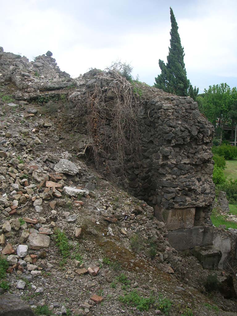 VIII.2.A Pompeii. May 2010. 
Looking east towards detail of walling at west end. Photo courtesy of Ivo van der Graaff.
