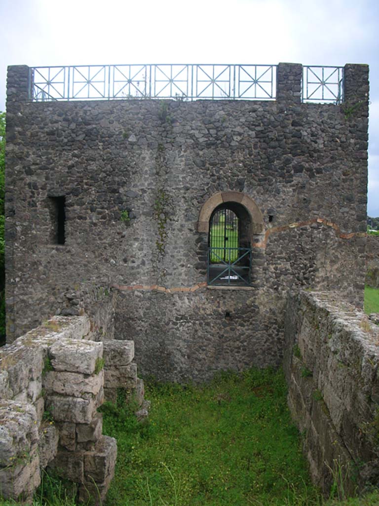 Tower XI, Pompeii. May 2010. 
Looking east towards west side of Tower. Photo courtesy of Ivo van der Graaff.
