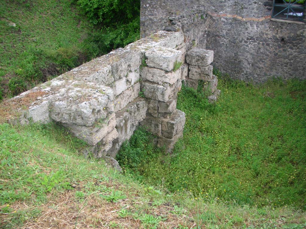 Tower XI, Pompeii. May 2010. Looking east along interior north side of City Wall near Tower. Photo courtesy of Ivo van der Graaff.