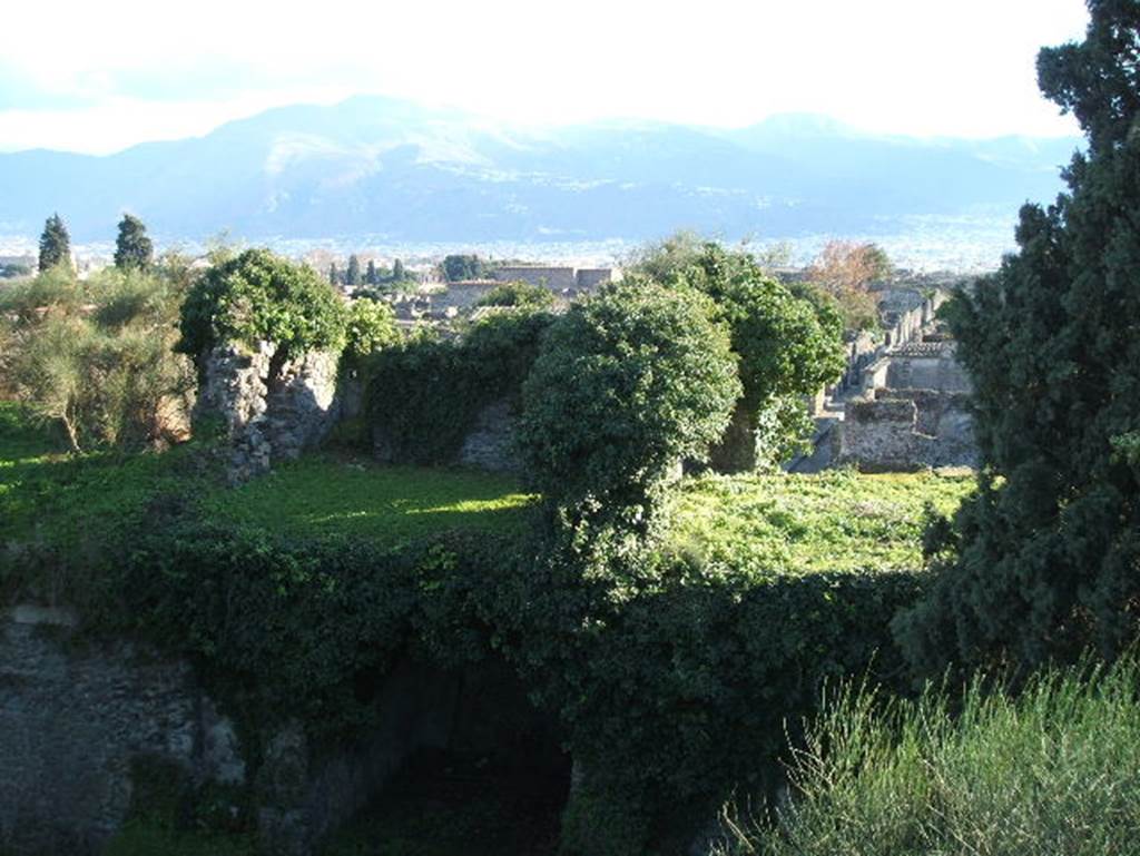 The city walls, on the east side of Tower XII, looking south to VI.2.