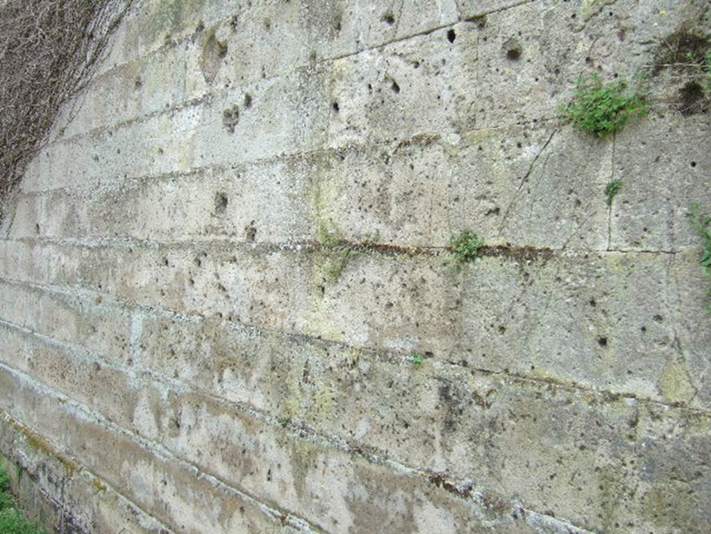 Walls at Pompeii Porta Ercolano or Herculaneum Gate. May 2006. East side. Looking South.