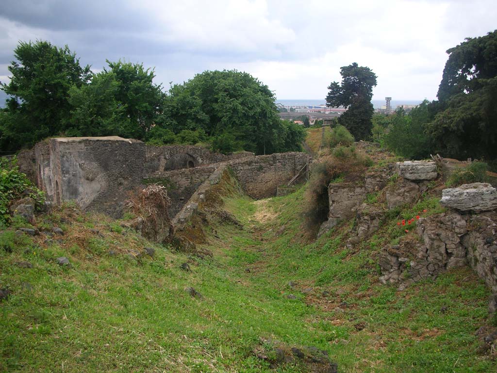 VI.1.1 Pompeii. May 2010. 
Looking north-west along site of city wall, steps (in centre of photo), city wall, on right. Photo courtesy of Ivo van der Graaff.

