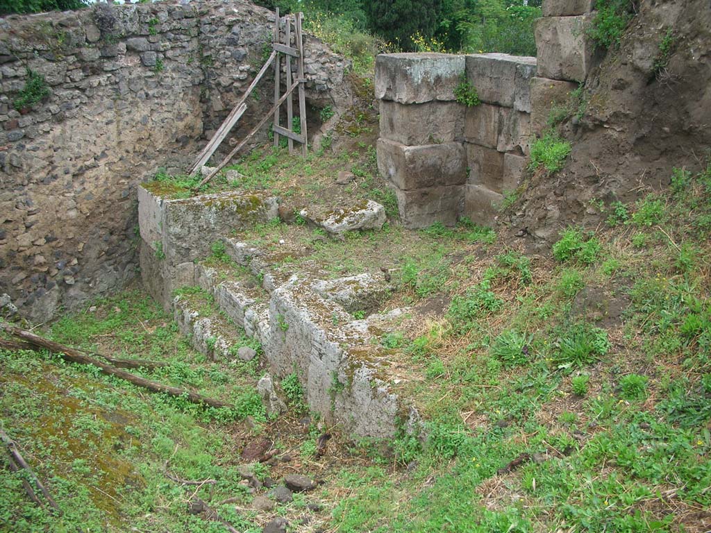 City Wall in north-west corner, Pompeii. May 2010. Looking west. Photo courtesy of Ivo van der Graaff.