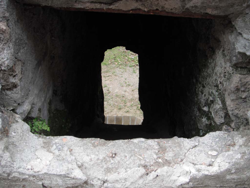 Vicolo dei Soprastanti, Pompeii. June 2012. Looking north through drain. Photo courtesy of Ivo van der Graaff.