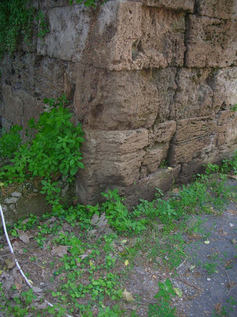 Porta Stabia, Pompeii. May 2010. West wall of Gate, at south end. Photo courtesy of Ivo van der Graaff.