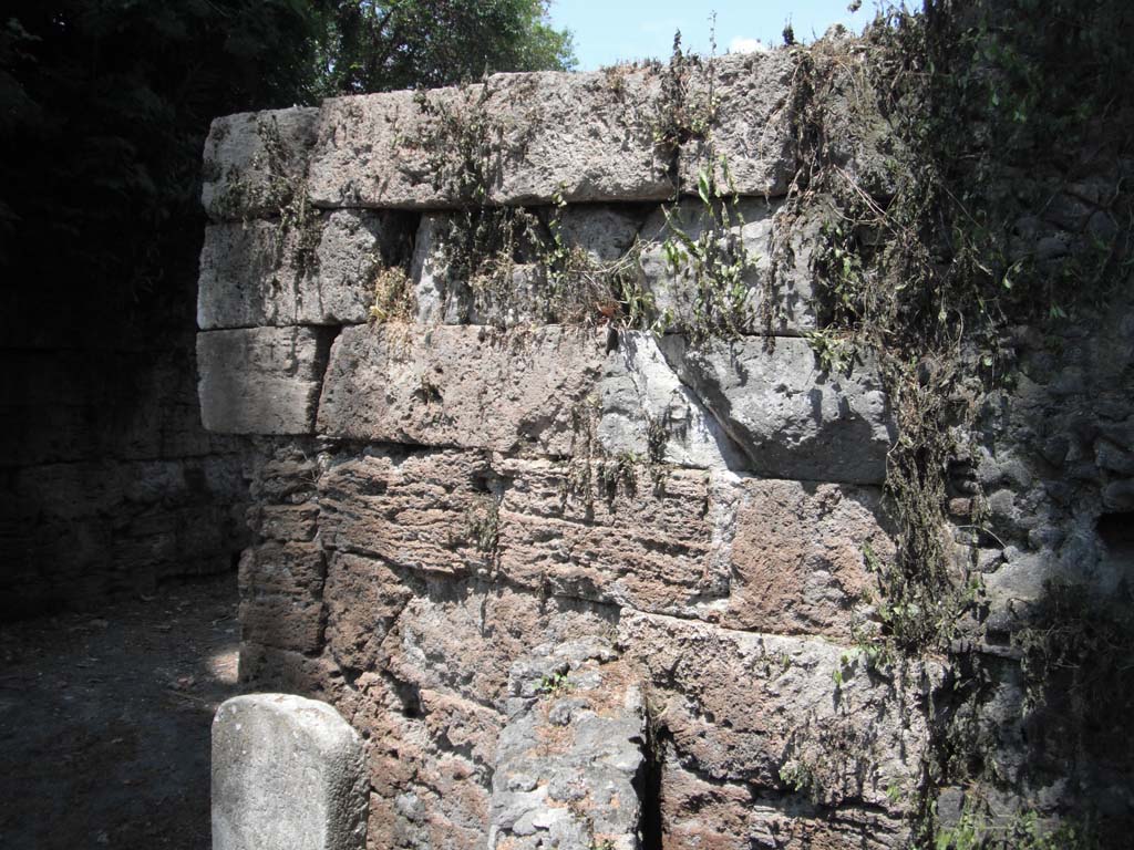 Porta Stabia, Pompeii. May 2011. South-east side. Photo courtesy of Ivo van der Graaff.