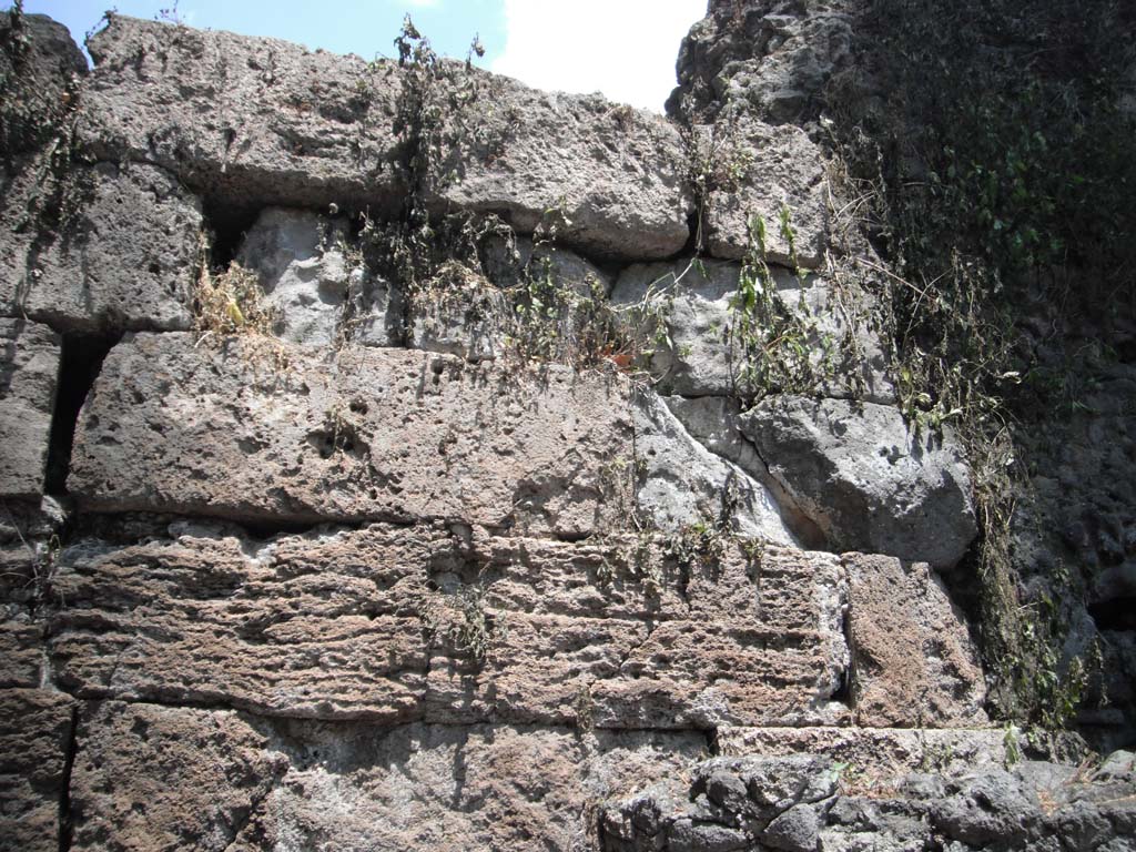 Porta Stabia, Pompeii. May 2011. Detail of City walling on east side. Photo courtesy of Ivo van der Graaff.