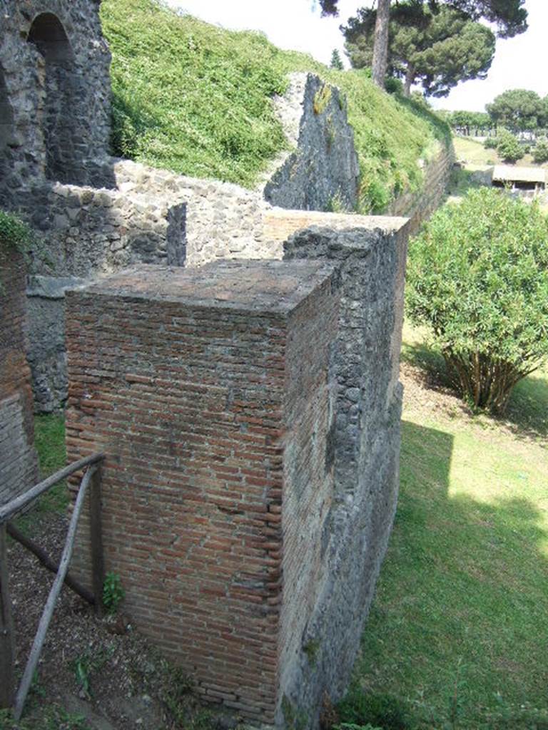 Tower II Pompeii. December 2005. Looking east along south side of tower and walls.