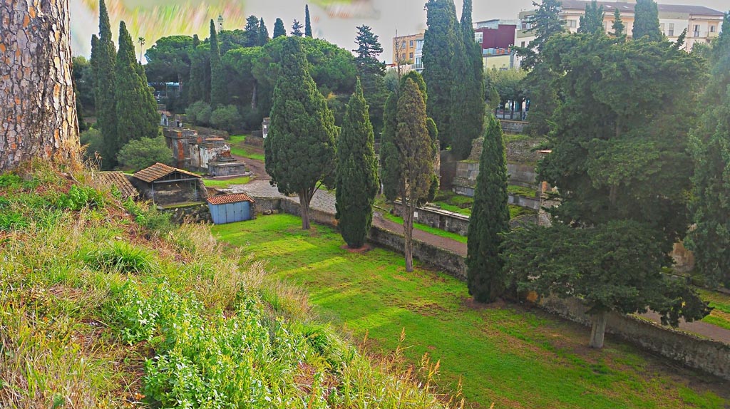 Walls on west side of Porta Nocera, Pompeii. 2017/2018/2019. 
Looking south-east from top of Walls down onto Via del Tombe. Photo courtesy of Giuseppe Ciaramella.
